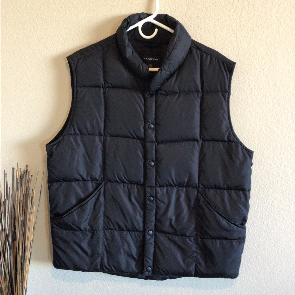 Lands End down vest NWOT in new condition !